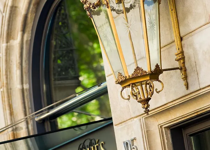 Hotel Bagues, A Small Luxury Hotel Of The World